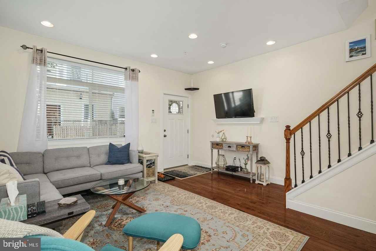 1937 W George St - Photo 4 of 33