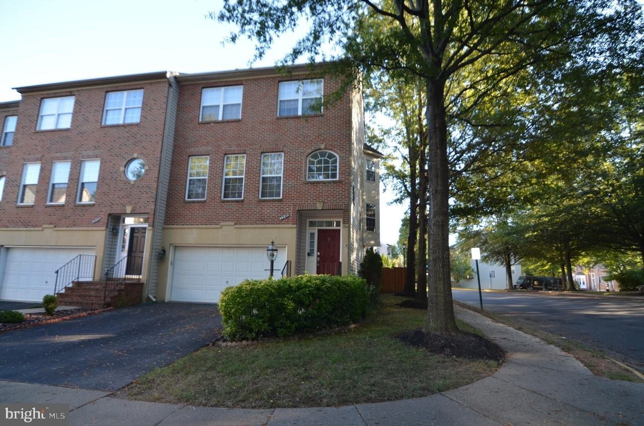 2946 Saxon Flowers Dr - Photo 2 of 44