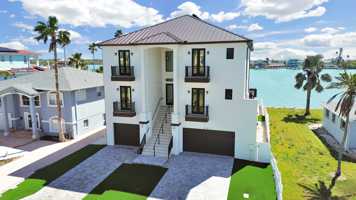 featured image of 882 Bay Point Dr #1