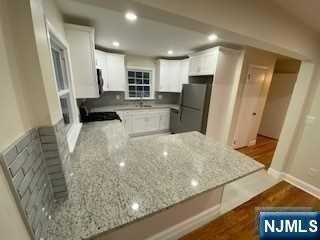 211 Hillside Ave - Photo 5 of 15