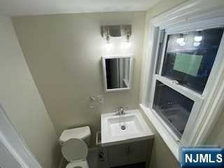 211 Hillside Ave - Photo 6 of 15