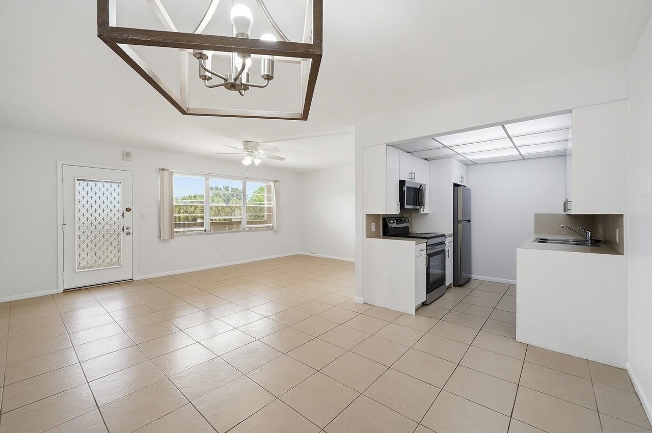 2401 Antigua Cir - Photo 2 of 26