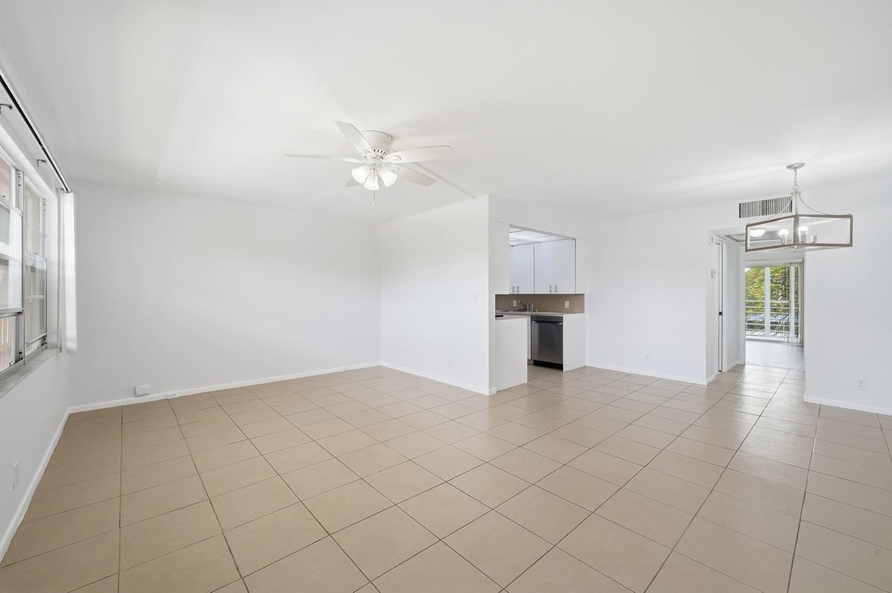 2401 Antigua Cir - Photo 5 of 26