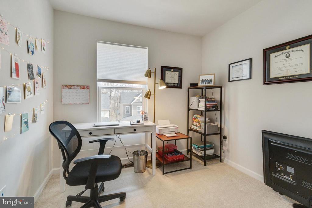 16211 Coolidge Ave - Photo 4 of 19