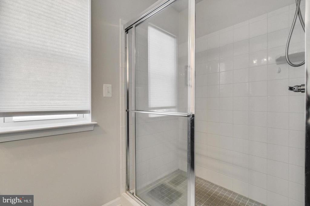 16211 Coolidge Ave - Photo 5 of 19