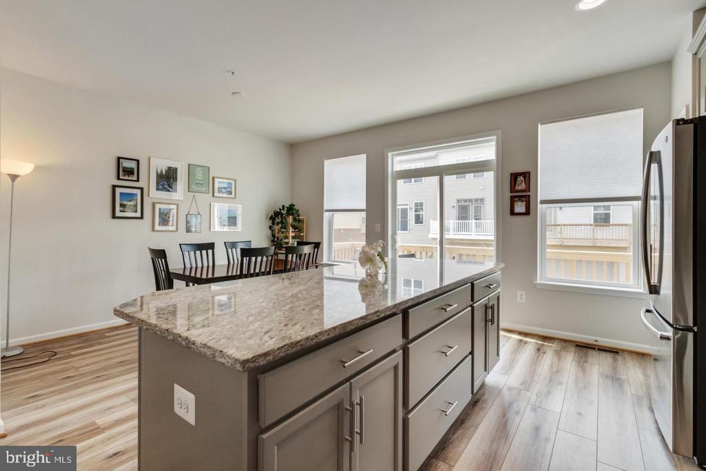 16211 Coolidge Ave - Photo 7 of 19