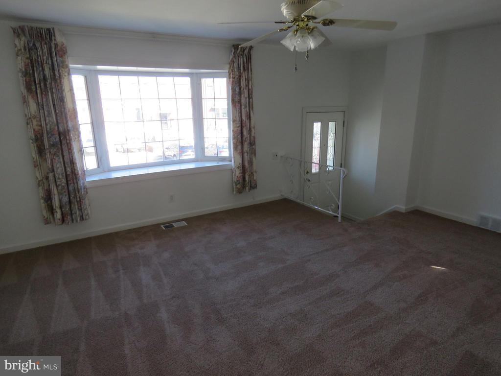 12839 Elnora Rd - Photo 2 of 24