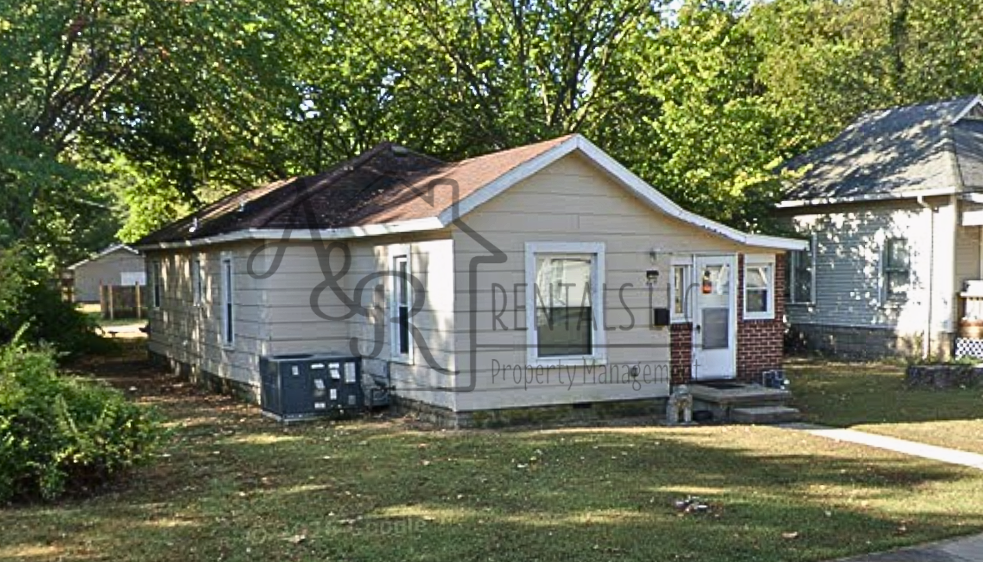 214 E Adams St #1 - Photo 2 of 2