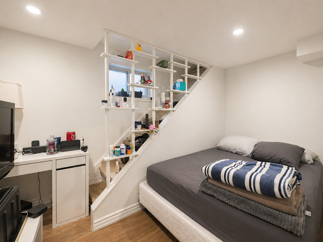 322 Blackthorn Avenue - Photo 3 of 9