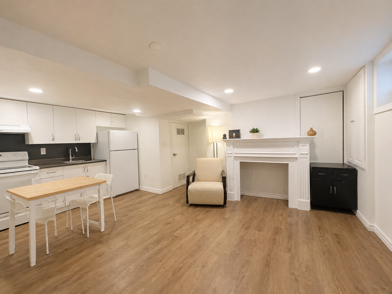 322 Blackthorn Avenue - Photo 4 of 9