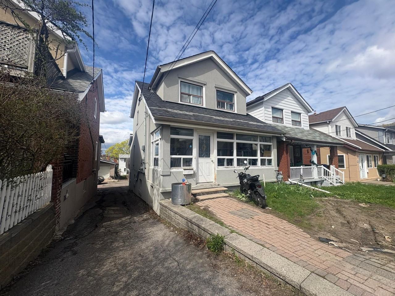 322 Blackthorn Avenue - Photo 6 of 9