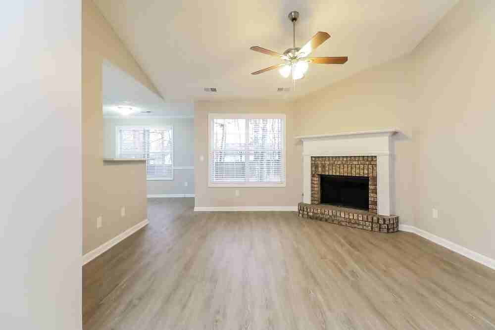 308 Kellys Walk - Photo 4 of 16