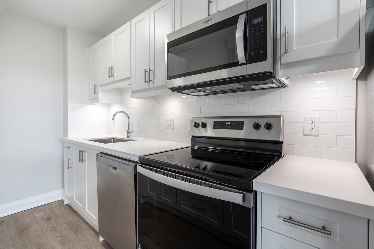 1640 Lawrence Avenue West - Photo 3 of 16
