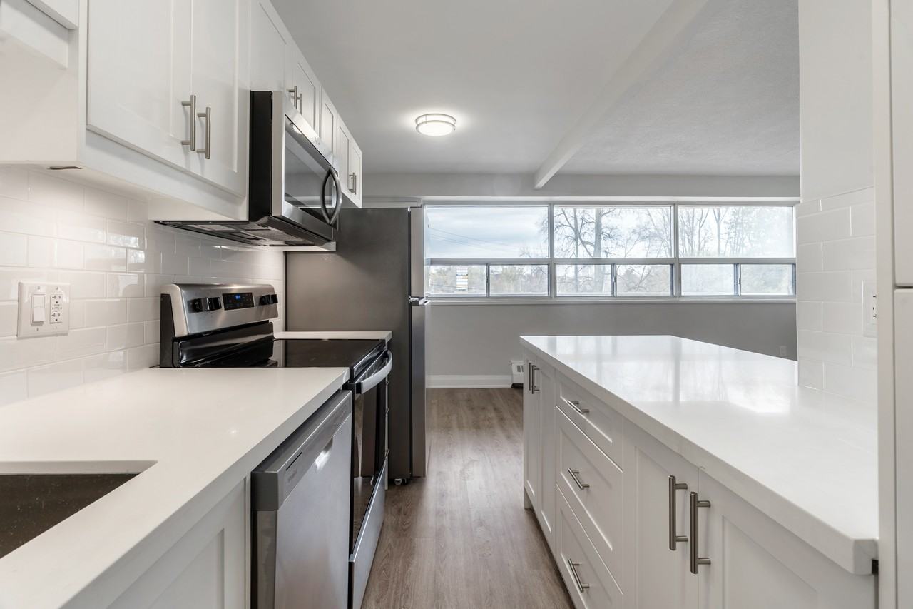 1640 Lawrence Avenue West - Photo 5 of 16