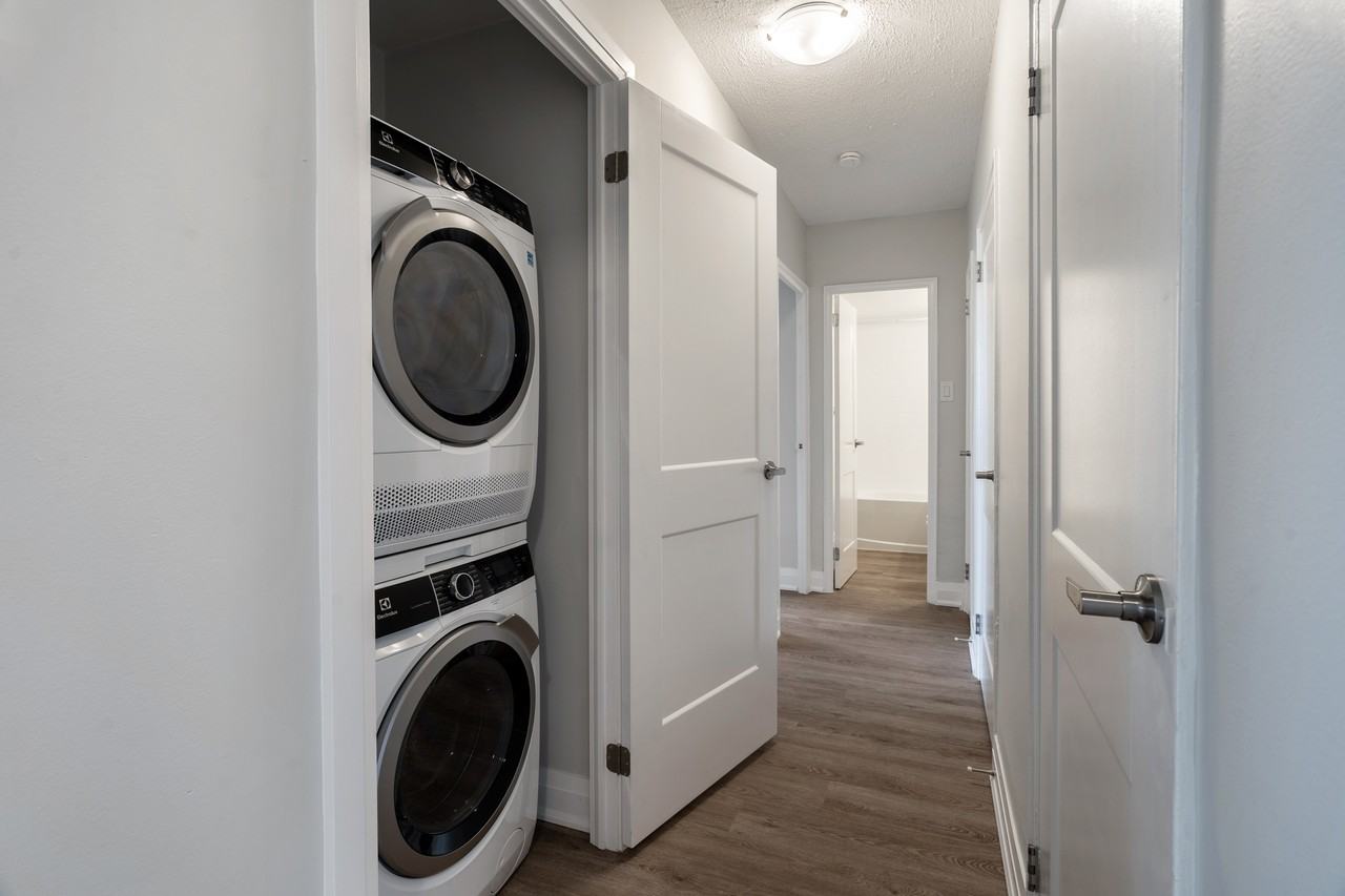 1640 Lawrence Avenue West - Photo 6 of 16