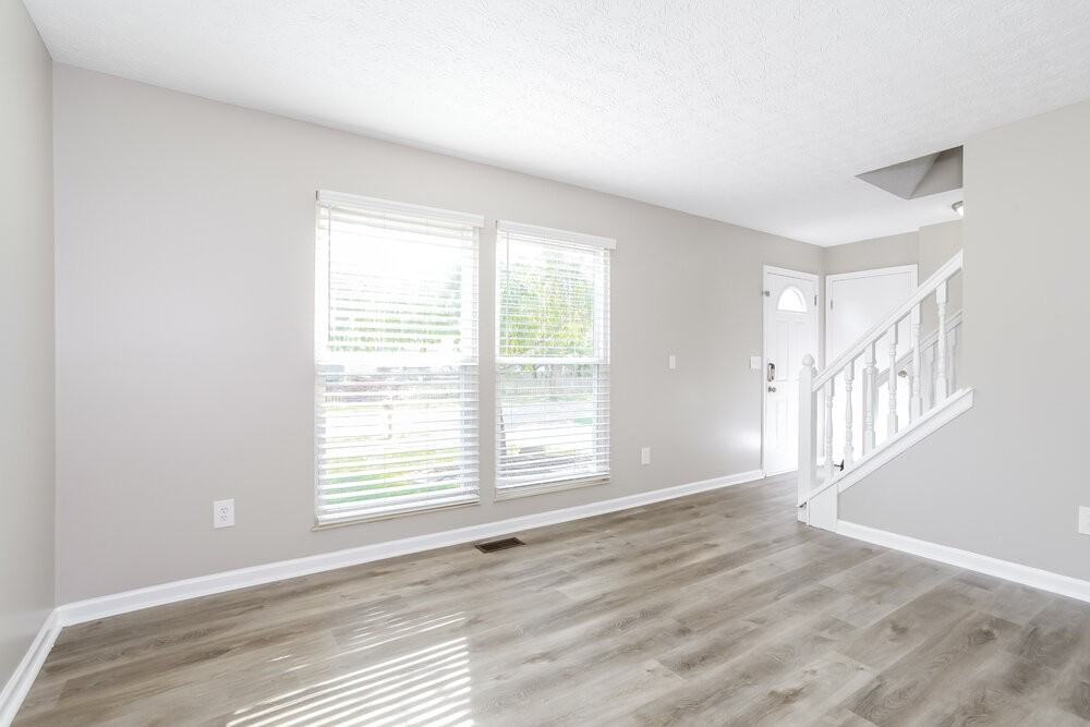 5560 Deer Hill Dr - Photo 5 of 18