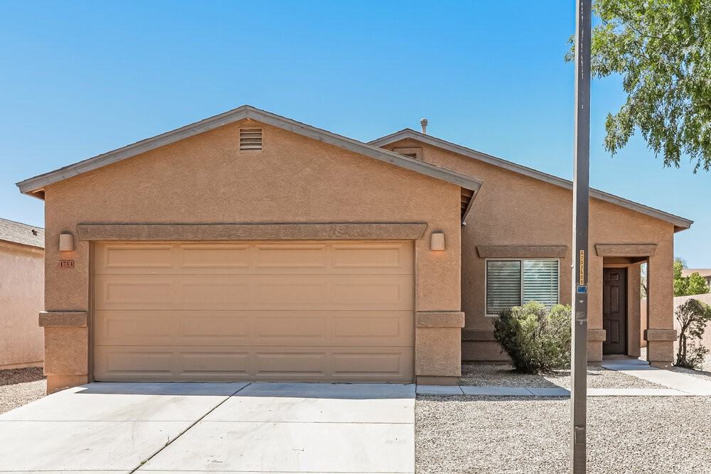 1733 E Silversmith Trl
