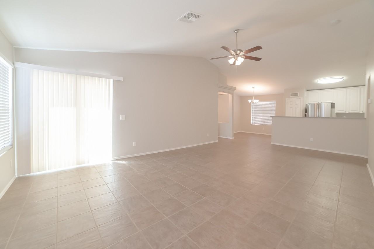 12557 W Mandalay Ln - Photo 3 of 19