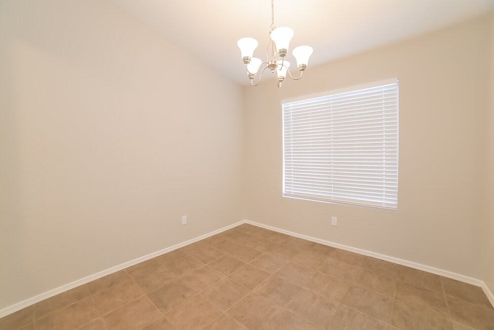 12557 W Mandalay Ln - Photo 6 of 19