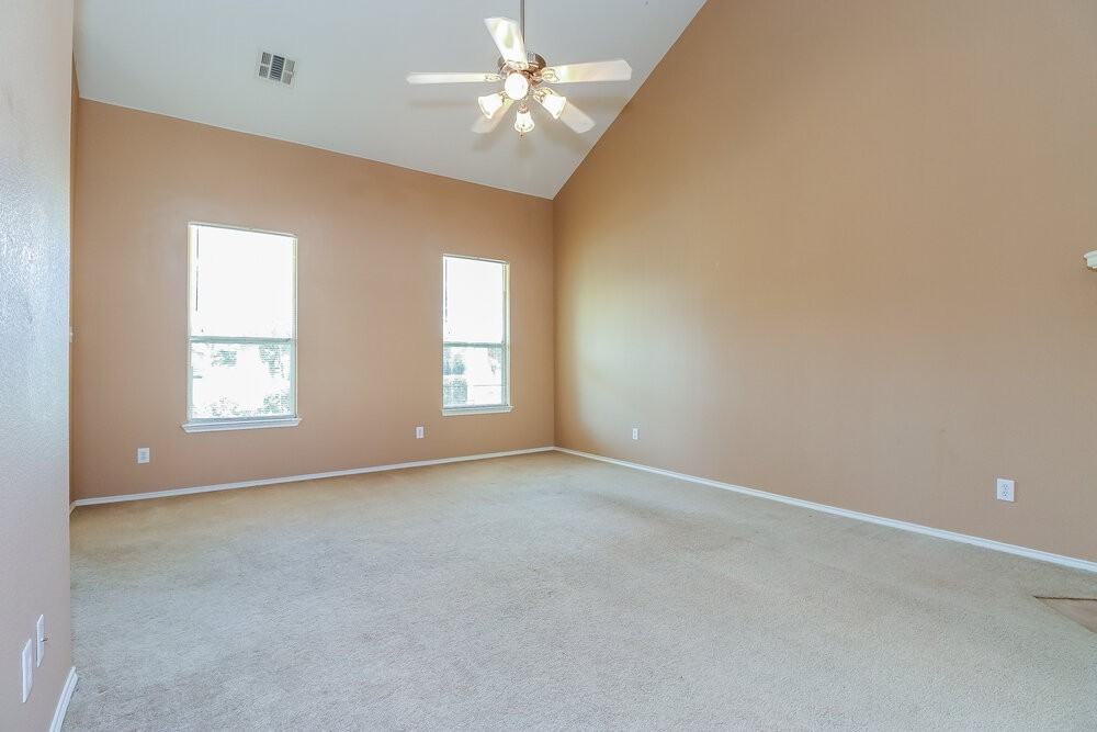 9401 Waterman Dr - Photo 4 of 16