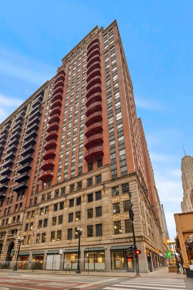 208 W Washington St #1208