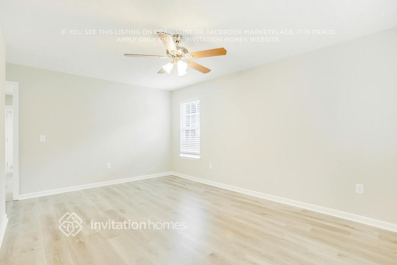 7028 Branch Crossing Way - Photo 4 of 25