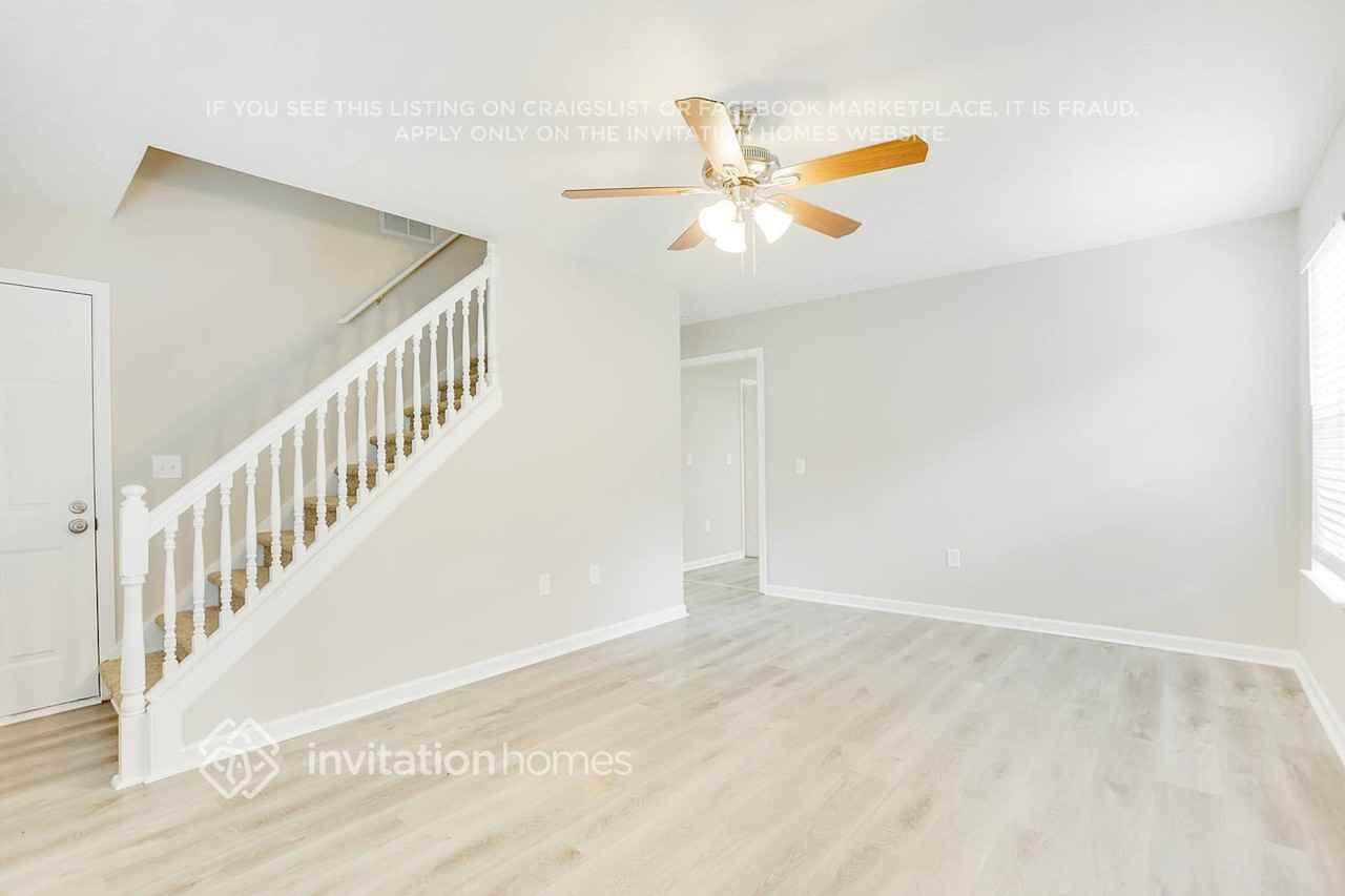 7028 Branch Crossing Way - Photo 5 of 25
