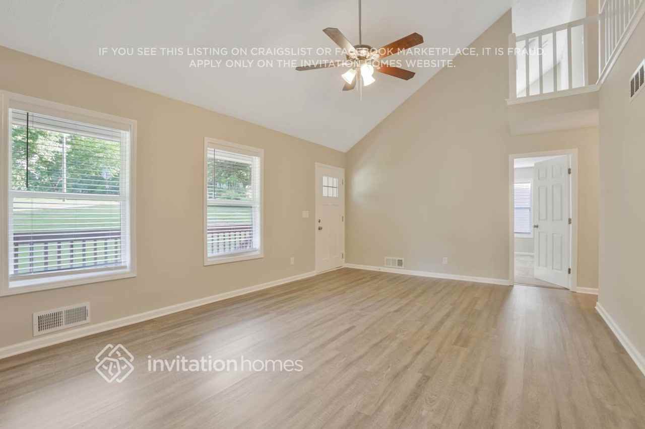 1136 Norfolk Dr Nw - Photo 4 of 24