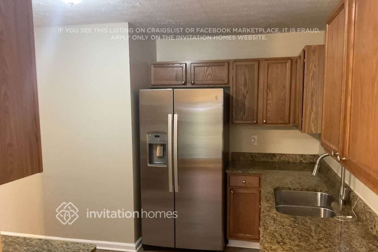 715 Carlton Pointe Way - Photo 3 of 12