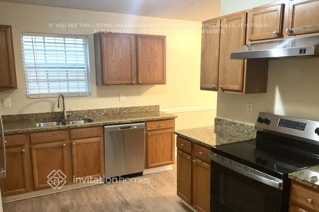 715 Carlton Pointe Way - Photo 4 of 12