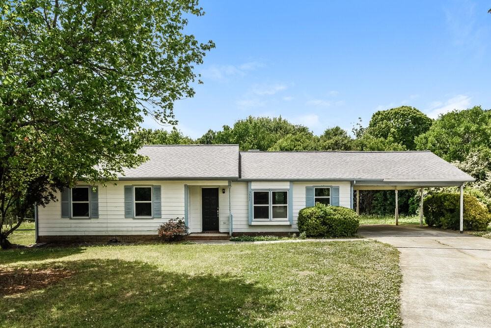 3557 Heather Ln