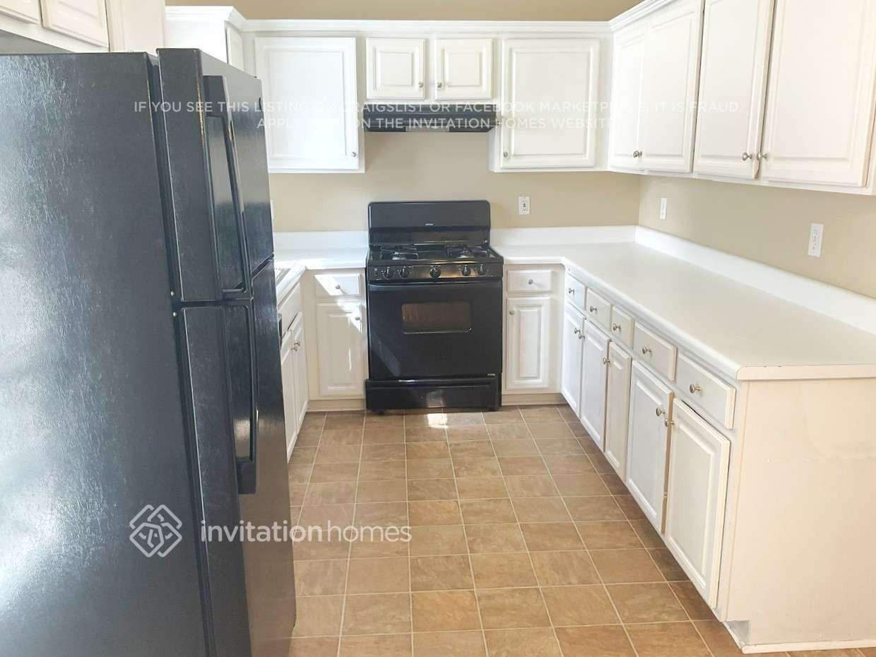 4214 Reeshemah St - Photo 4 of 9