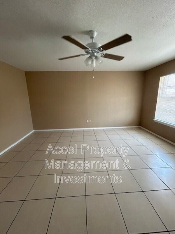 2401 Gumwood Ave #8 - Photo 2 of 12
