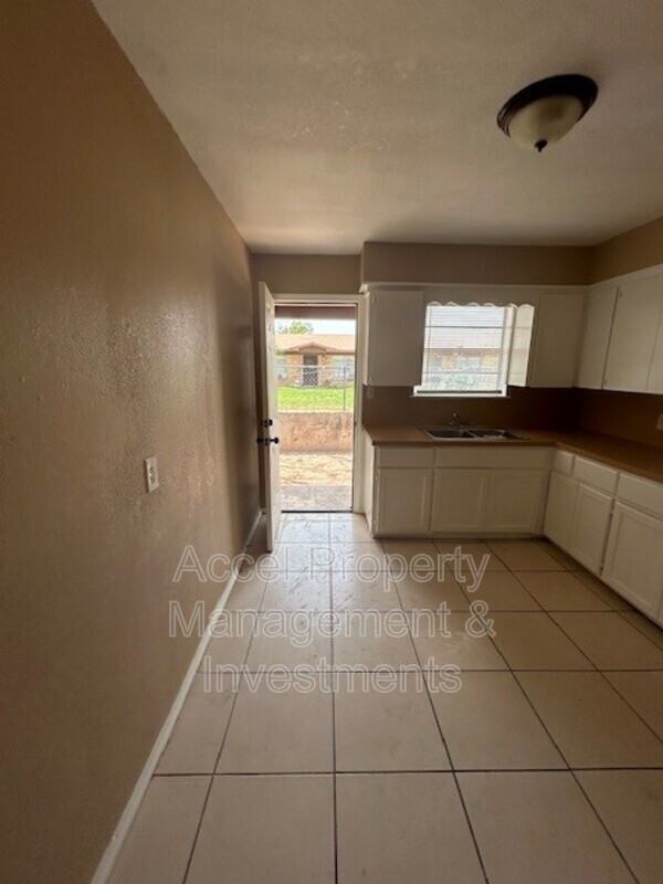2401 Gumwood Ave #8 - Photo 4 of 12