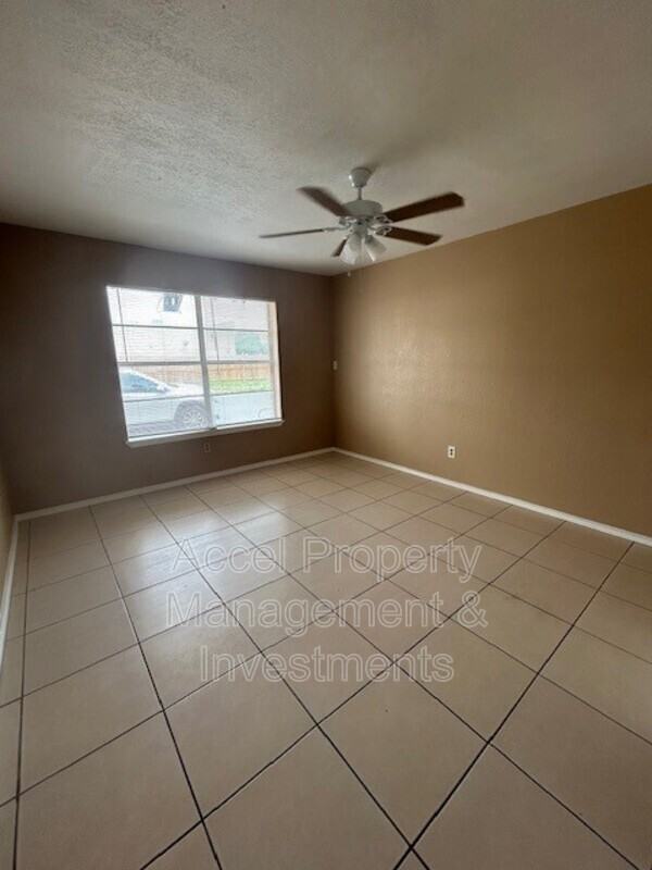 2401 Gumwood Ave #8 - Photo 6 of 12