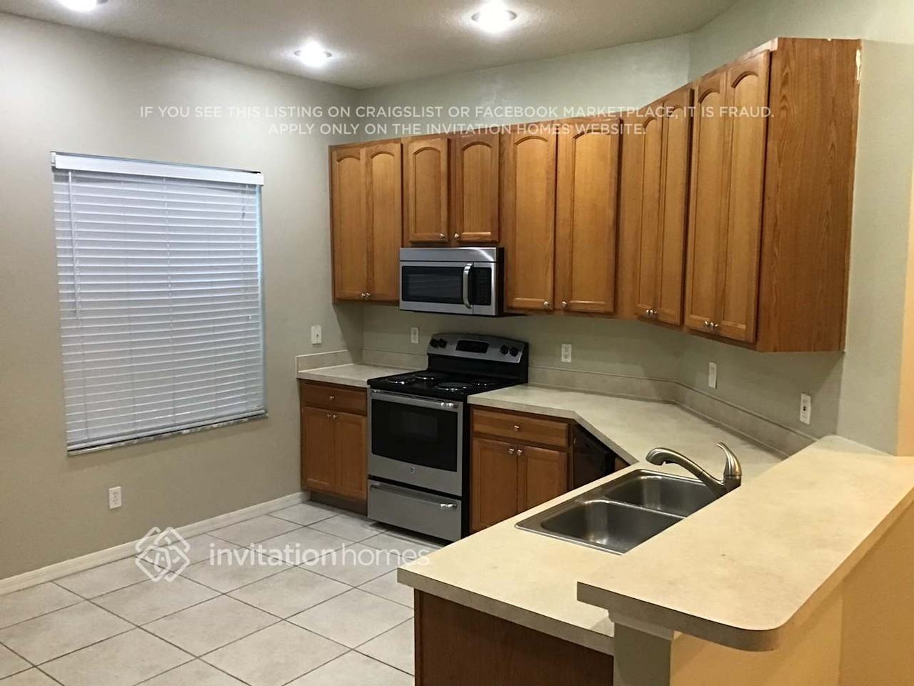 1846 Atlantic Dr - Photo 4 of 9
