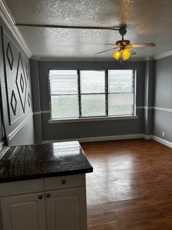 311 W Ashley St - Photo 7 of 17