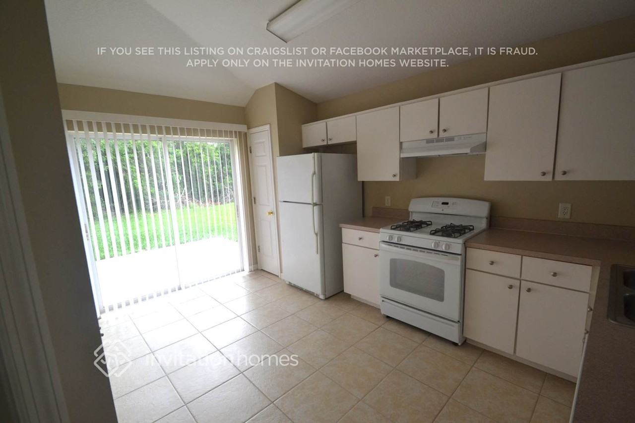 6424 Coral Creek Ct - Photo 2 of 8
