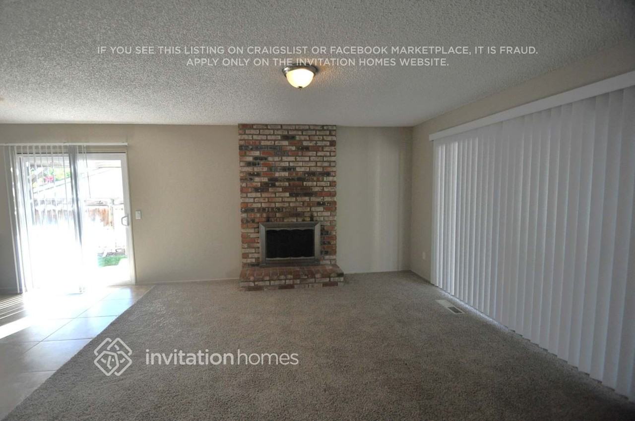 2425 Grimsby Dr - Photo 2 of 8