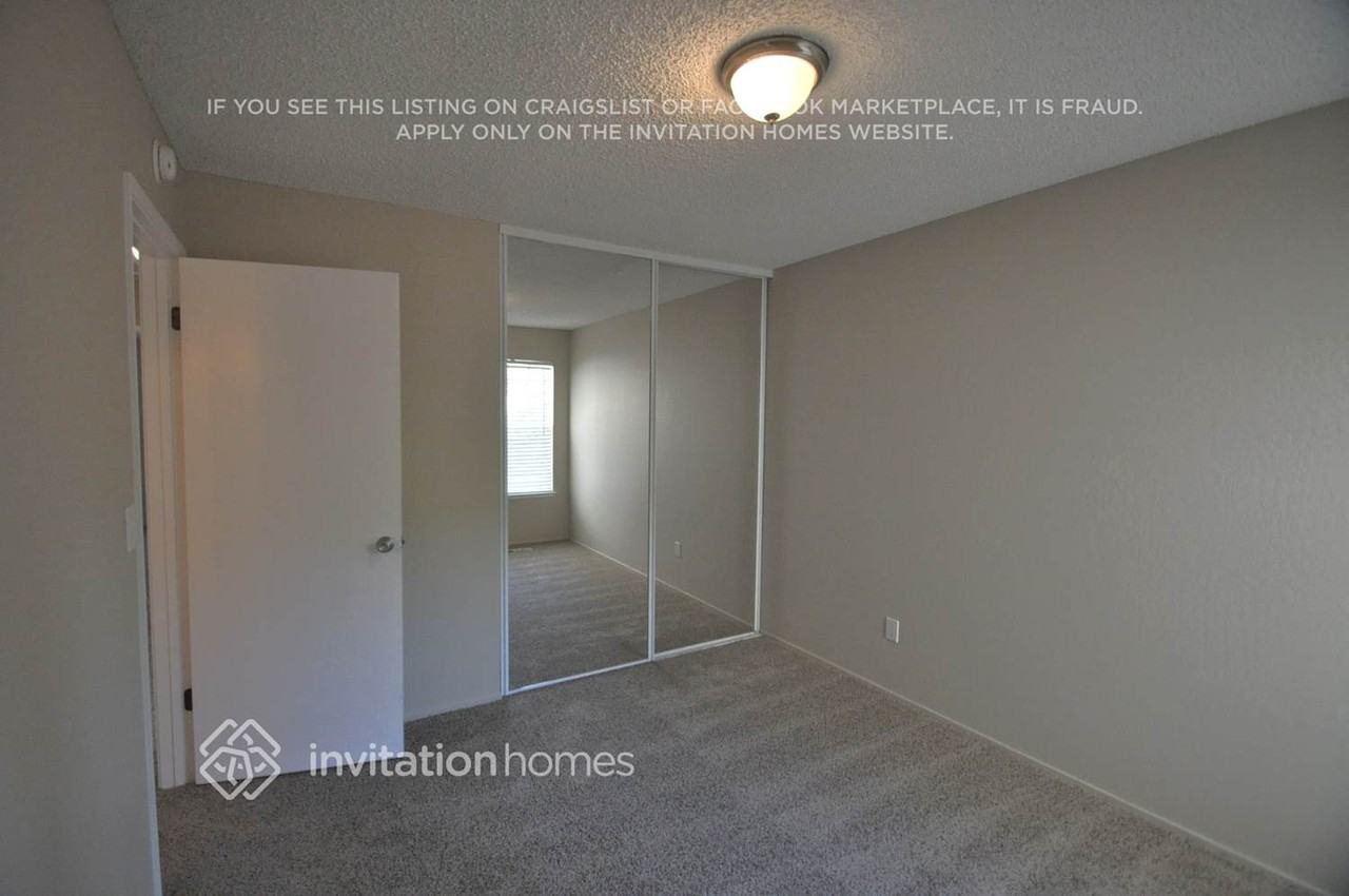 2425 Grimsby Dr - Photo 4 of 8