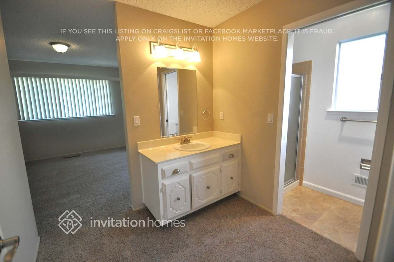 2425 Grimsby Dr - Photo 7 of 8