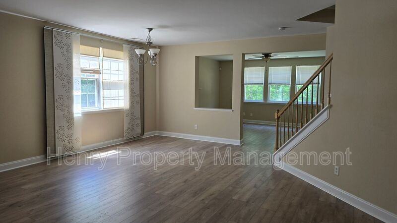 314 Ashburn Ln - Photo 3 of 23
