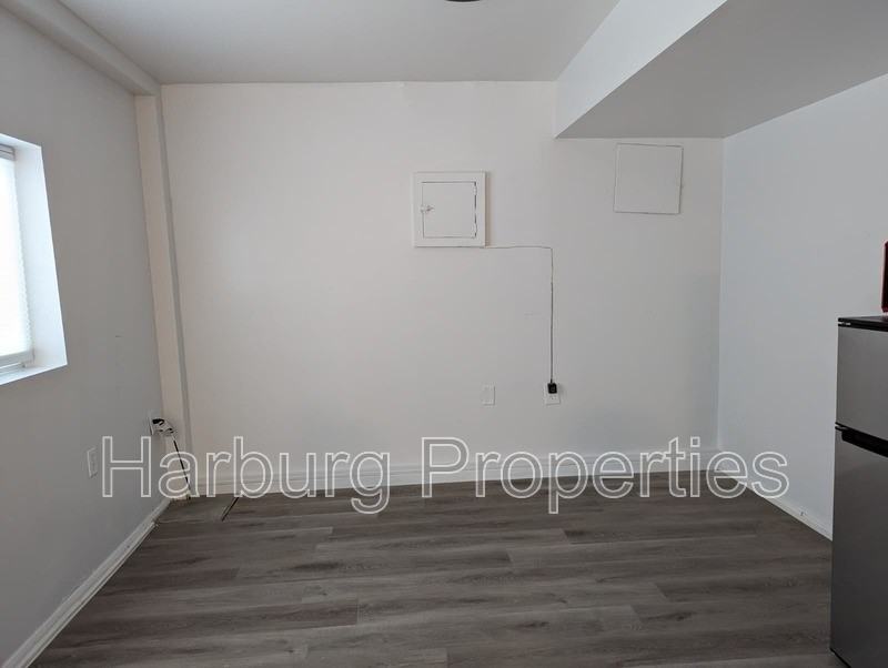 2515 Broadway St - Photo 2 of 6