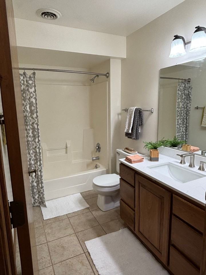 12 Sayner Ct - Photo 4 of 41