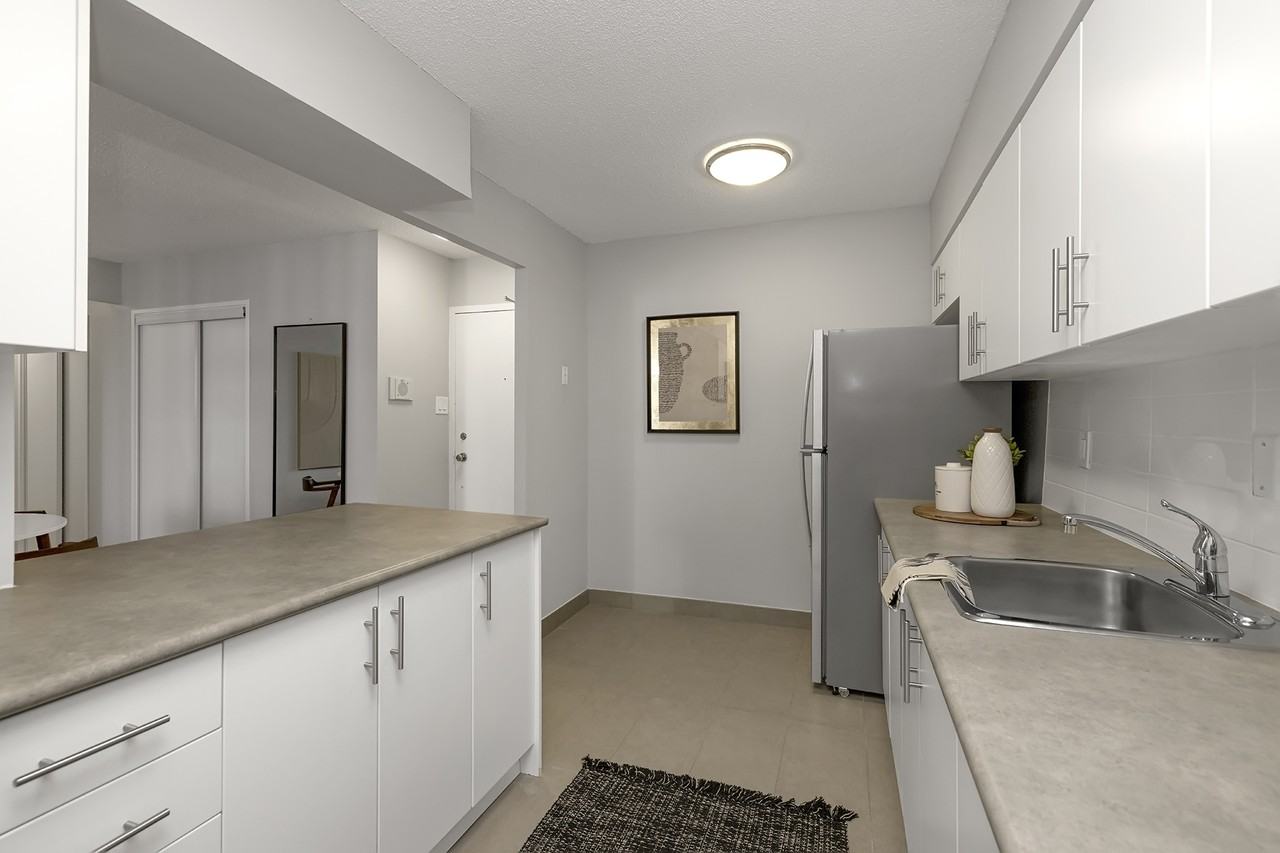 Richmond Square - Photo 2 of 19