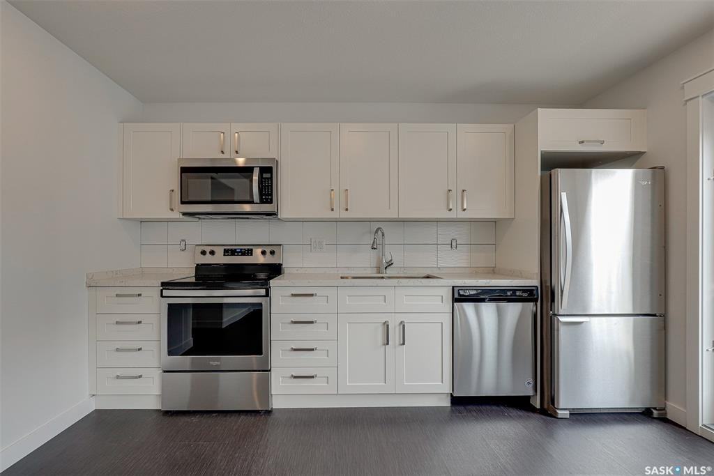 401 Avenue L South - Photo 3 of 12