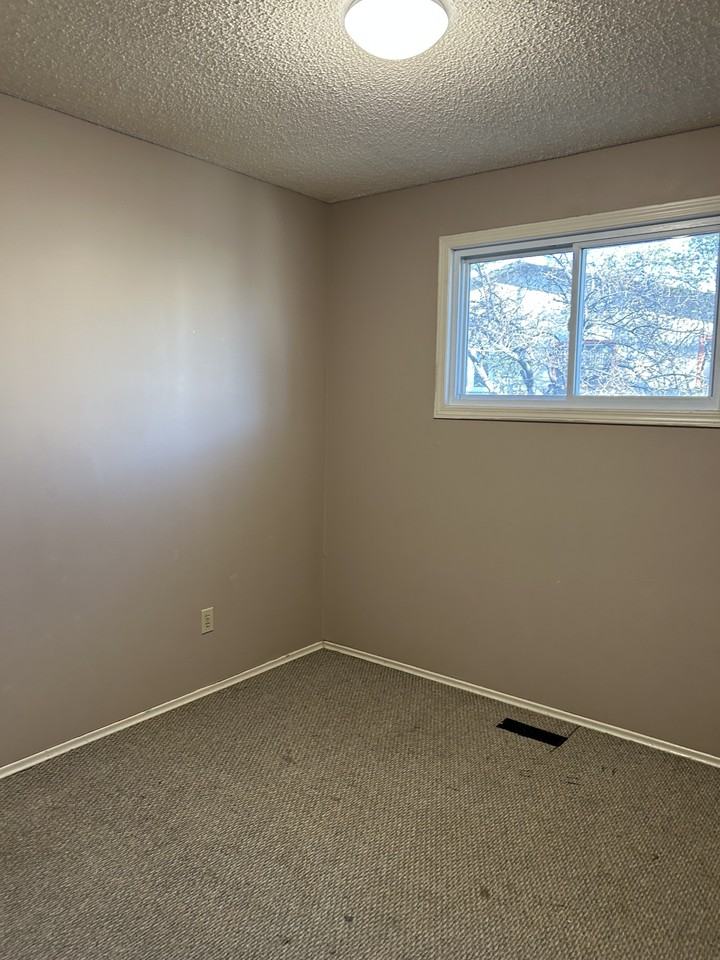 211 Thomson Ave - Photo 2 of 7
