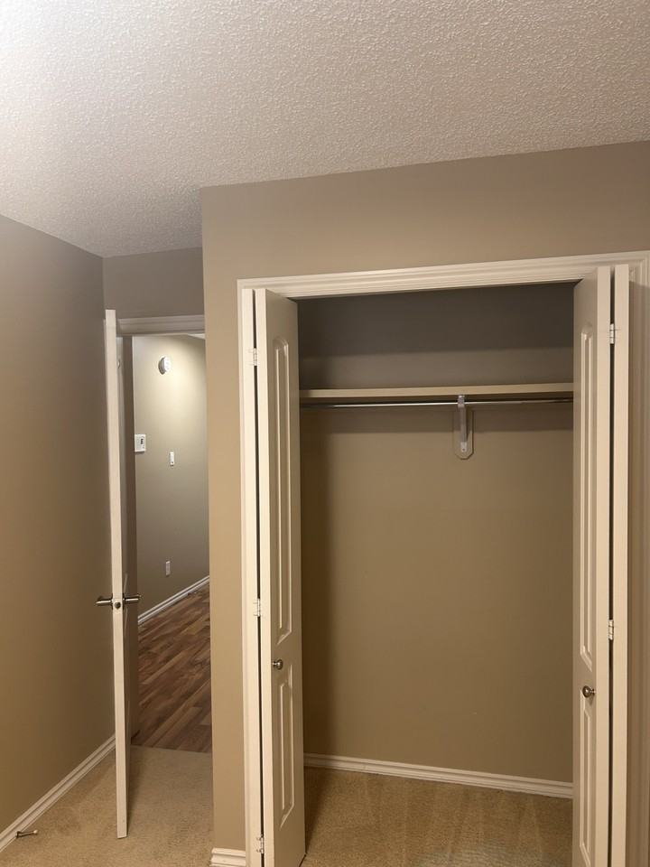 1013 Lansdowne Avenue - Photo 6 of 8