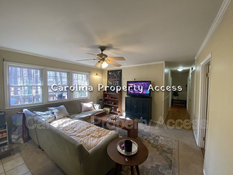 207 Bennington Dr - Photo 3 of 10