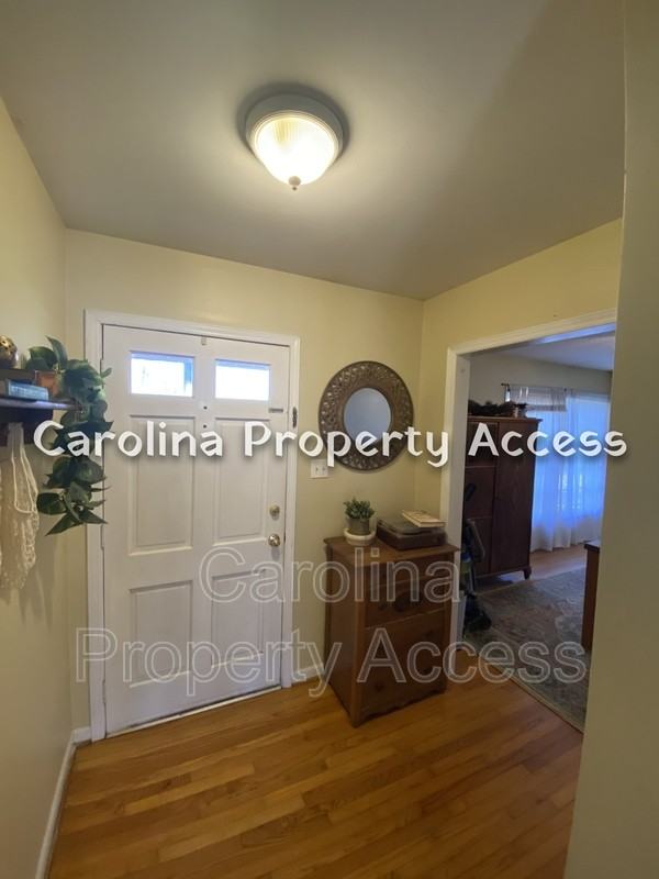 207 Bennington Dr - Photo 4 of 10